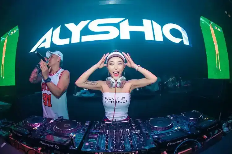 最近全网最火的流行歌曲2025年抖音热门歌曲合集百度云网盘打包下载