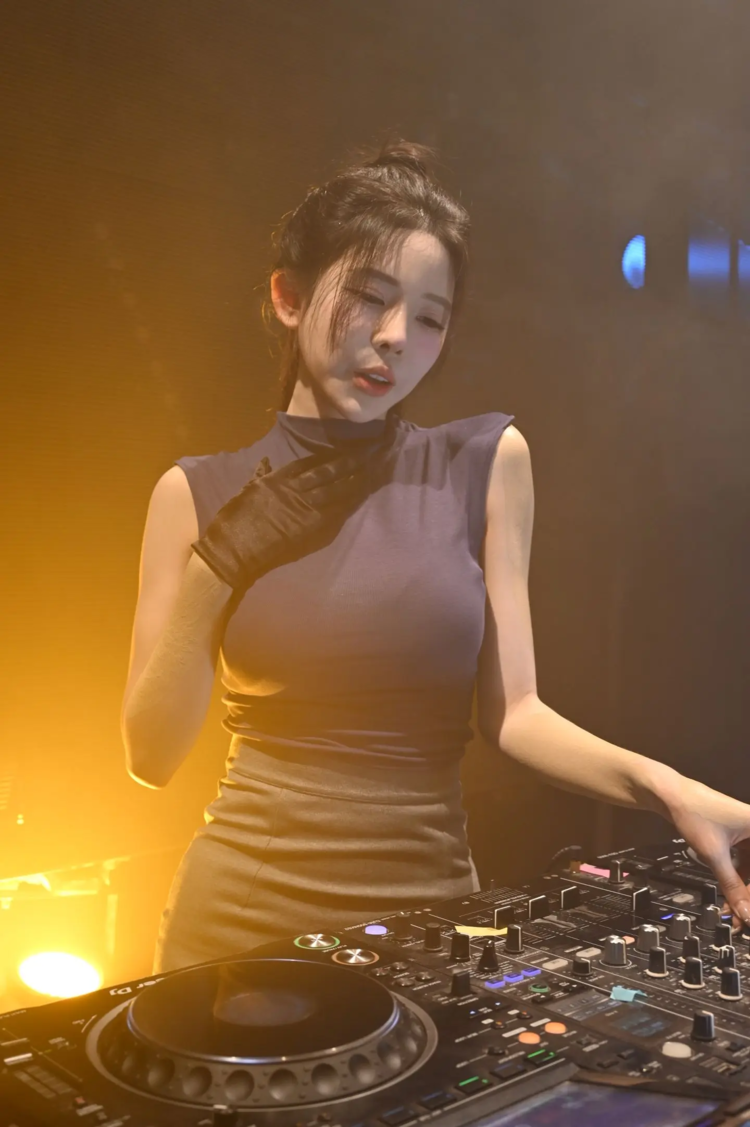 夜店DJ串烧重低音流行热门歌曲下载-车载U盘音乐资源无损音质劲爆舞曲